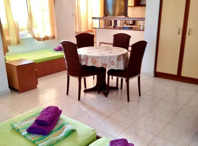 Kъща за гости прохлада 3 и 4 етаж 3* Sinemoretz