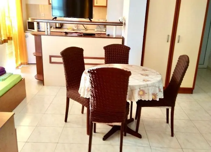 Kъща за гости прохлада 3 и 4 етаж Πανσιόν 3*